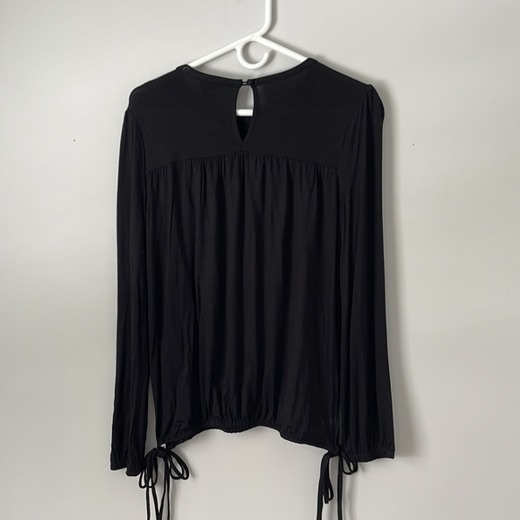 🆕 Ann Taylor Factory - Black crewneck top with Drawstring waist - Picture 6 of 7